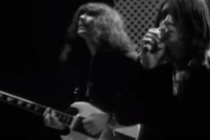 Letra e tradução de Paranoid, do Black Sabbath