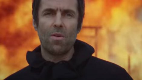 Liam Gallagher em clipe de Shockwave