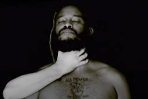 Cena do clipe de 'I Can't Breath', do Black Pantera