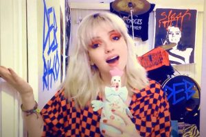 Deb Babilônia no clipe de Risco (Youtube)