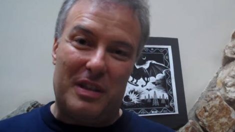 Jello Biafra em vídeo no Youtube (Reprodução)