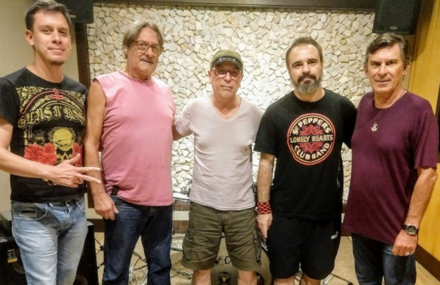 Cadu, Marinho, Geraldo, Ivan e Mario - formação que gravou os três primeiros singles de 2020