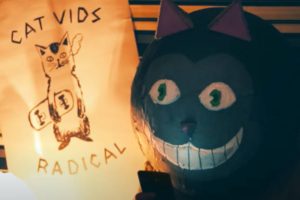 Cena do clipe 'Waiting', o único por enquanto da Cat Vids (Reprodução)