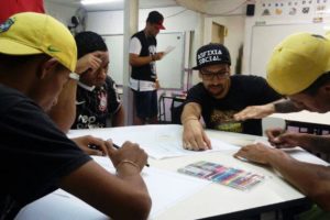 Kaneda em escola na periferia de São Paulo (Divulgação)