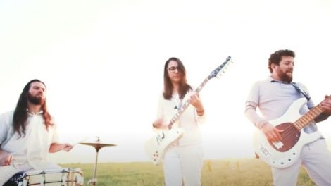 Cena do clipe 'Passado' (Reprodução)