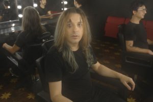 Mario Bross, em cena do clipe I Feel Invisible (Reprodução)