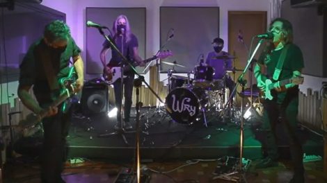 A banda Wry toca Noites Infinitas (Reprodução Youtube)