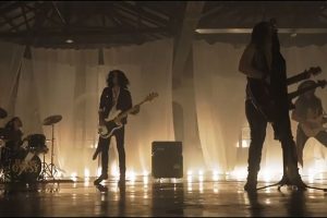 Electric Gypsy em Roundabout (Reprodução Youtube)