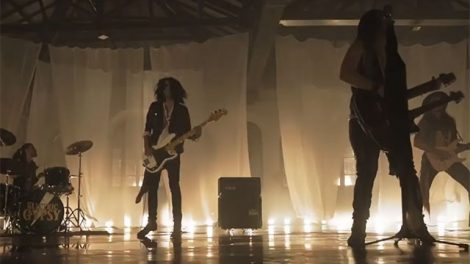 Electric Gypsy em Roundabout (Reprodução Youtube)