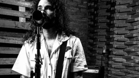 Carlos lançou seu primeiro álbum solo (Reprodução Instagram)