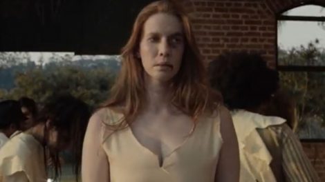 Cena do clipe The Damn Colony (Reprodução Youtube)