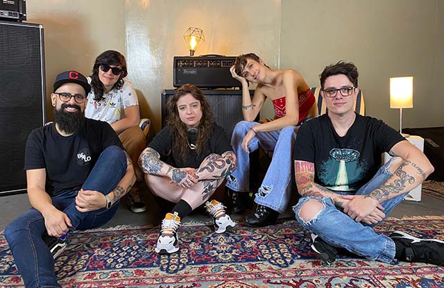 Berilo se aproxima de álbum de estreia com ‘apenas amor’ e novos integrantes