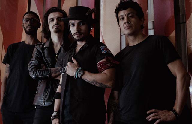 A Sick Dogs in Trouble lançou seu álbum de estreia, Dead Lovers